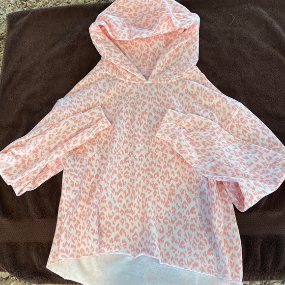 Pink lily pink cheetah hoodie. Never worn. Super soft! Size small - Picture 1 of 3